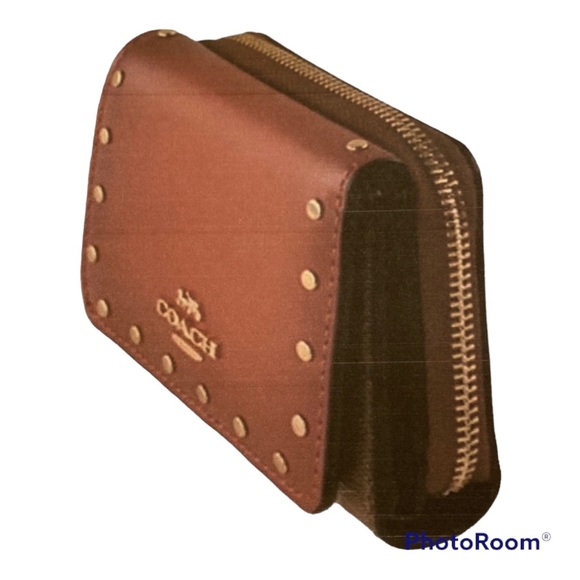 OFFERS WELCOME!!  Coach Small Trifold Wallet in Color-block Signature - Picture 1 of 10